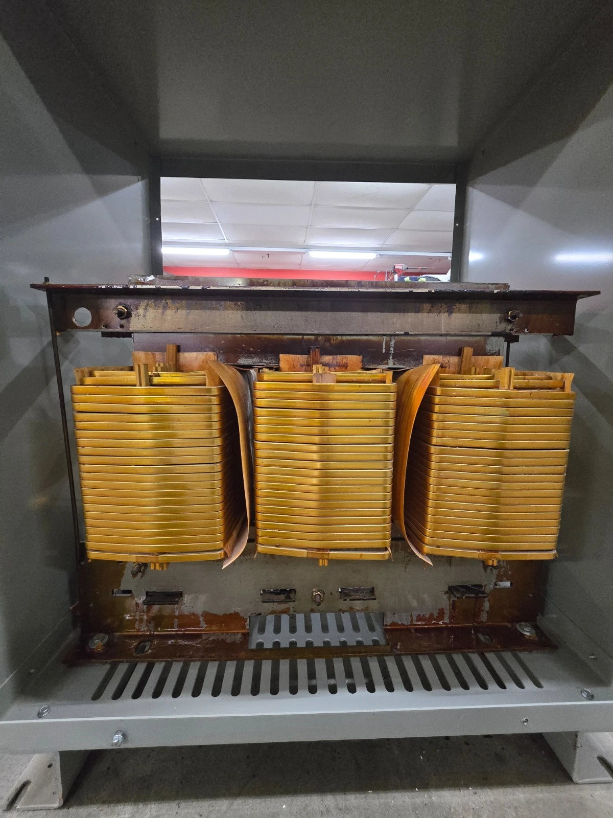 112.5KVA GE 9T23B3875 Transformer Pri 480V Sec 208/120V 3PH Indoor Encl Type QL Used