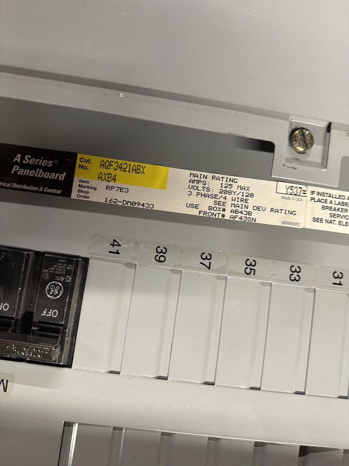 GE AQF3421ABX Panelboard 125A 208Y/120V 3PH 4W 42 CIR MCB THQB32100 Indoor Encl P006 Used