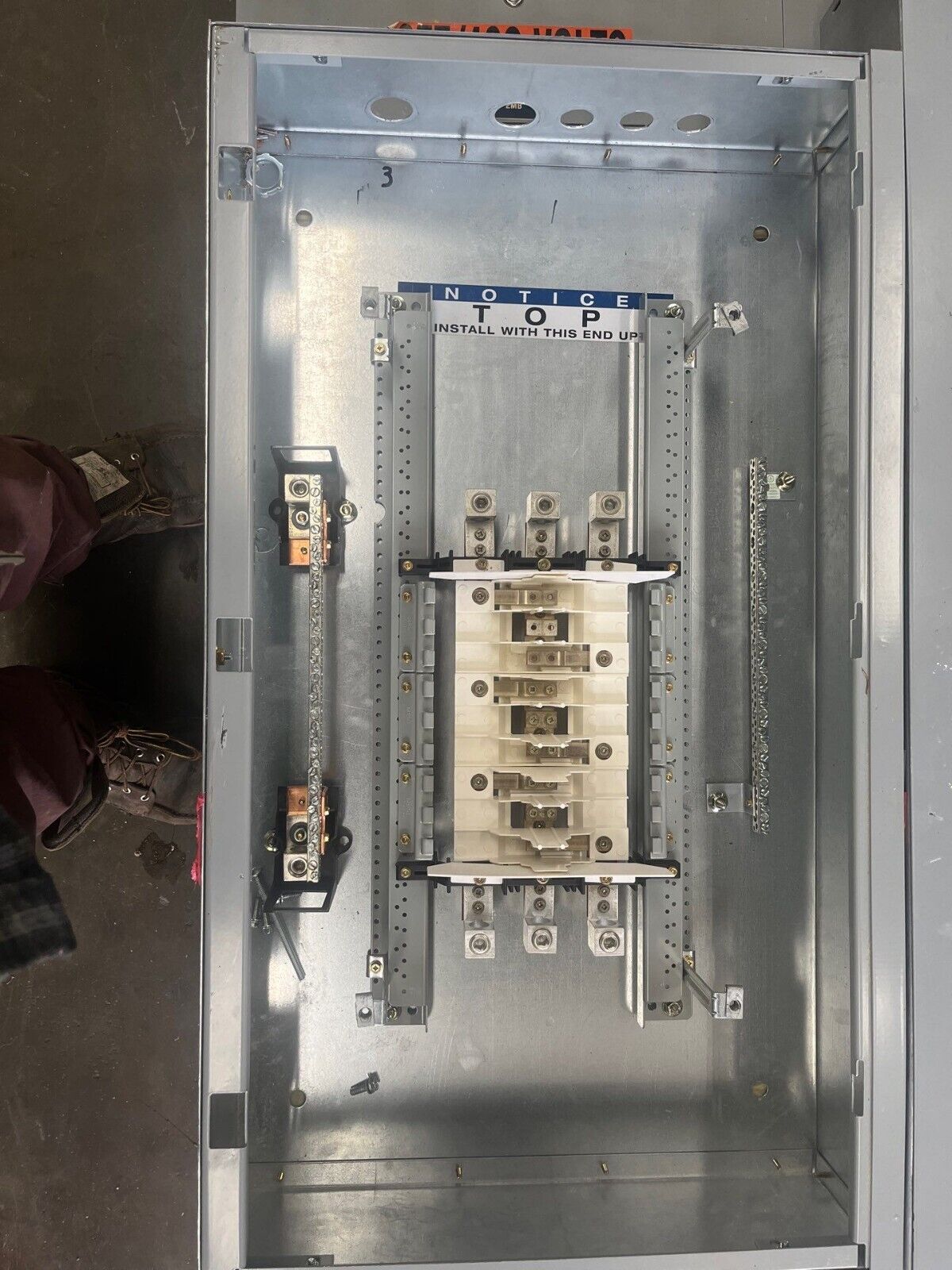 Eaton PRL2A Panelboard 125A 480/277V 3PH 4W Indoor Encl 18 Circuit MLO EZB2036R P603 Used