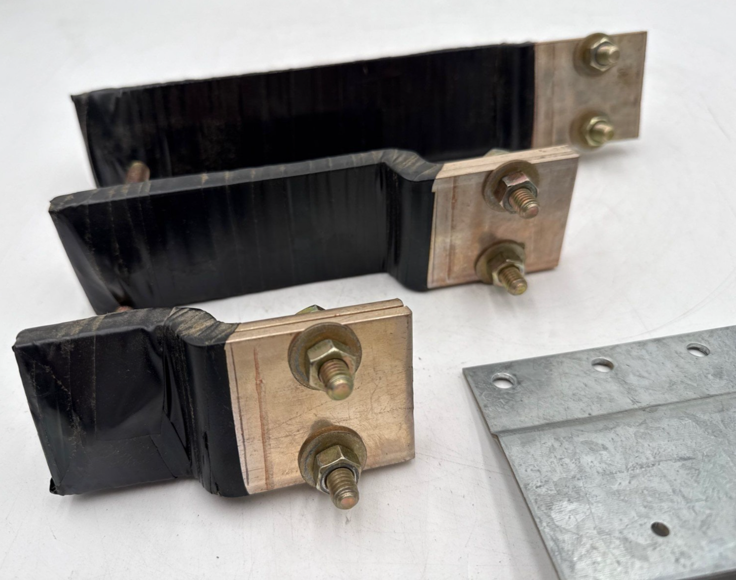 GE TKM12K Circuit Breaker Mounting Hardware Strap Kit 1200A AV-1 AV-2 CCB Panel Used