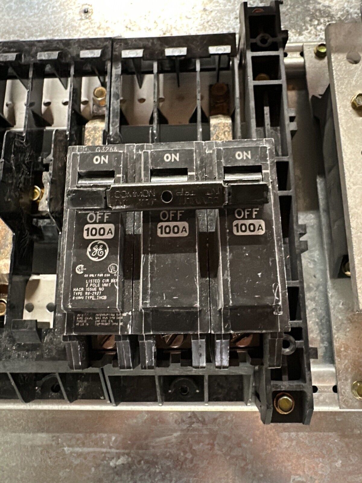 GE AQF3421AB Panelboard 125A 208Y/120V 3PH 24 CIR Indoor Encl MCB AB31B Box P224 Used