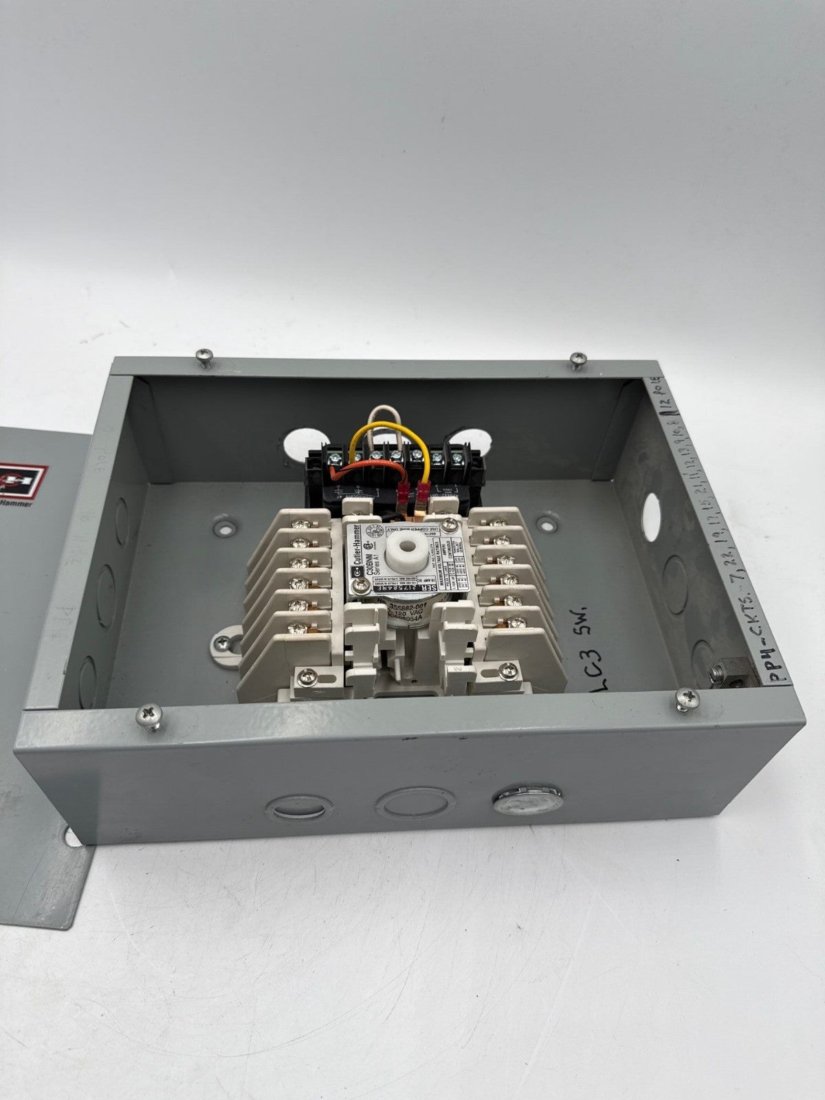 Cutler Hammer C30BNM Enclosed Lighting Contactor 30A 6 Pole 600V Coil 110/120V Used