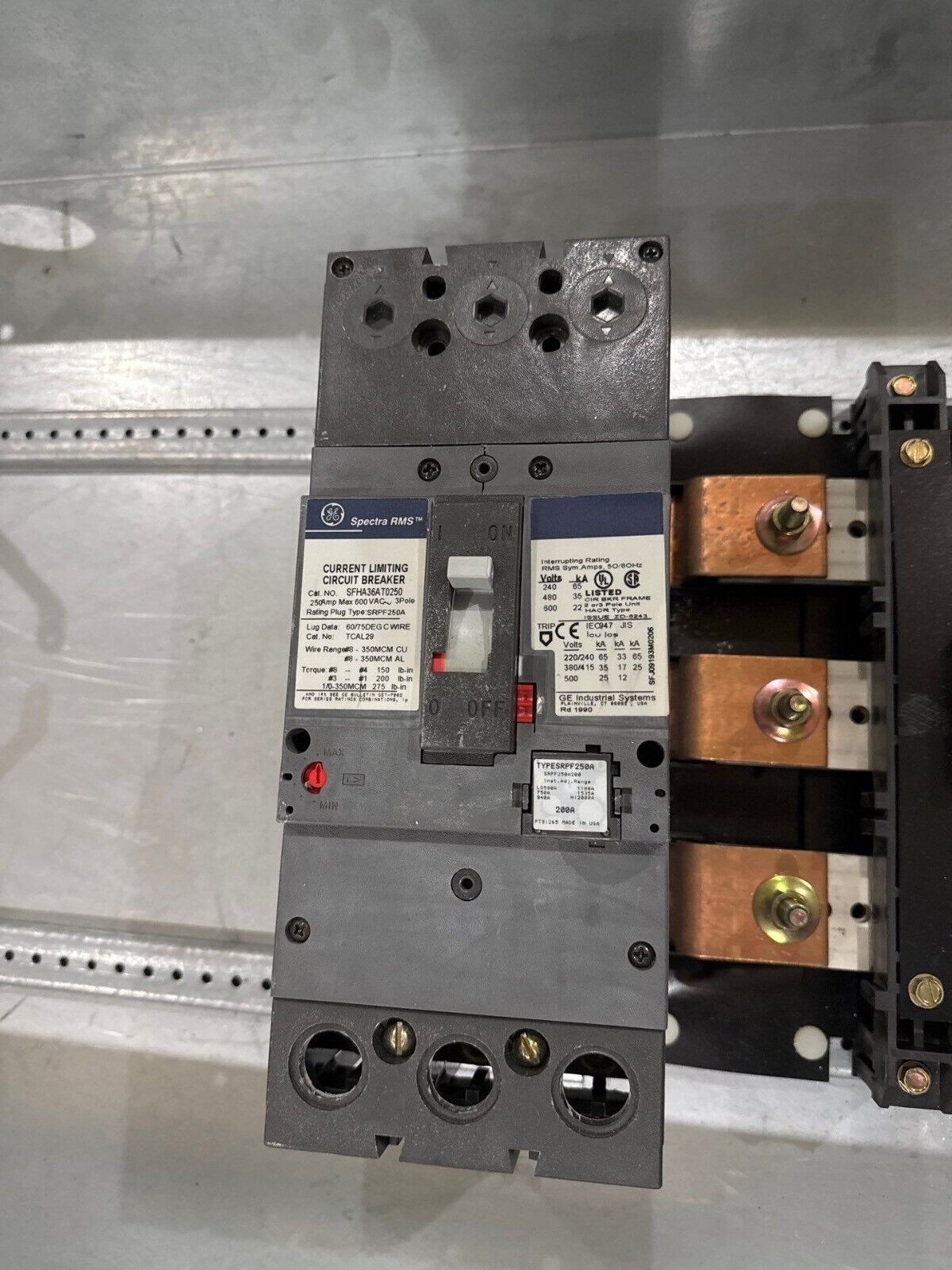 GE AEF3424KBX Panelboard 400A 208/120V 3PH 4W 42Cir Indoor Encl MCB SGHA36AT0400 P240 Used