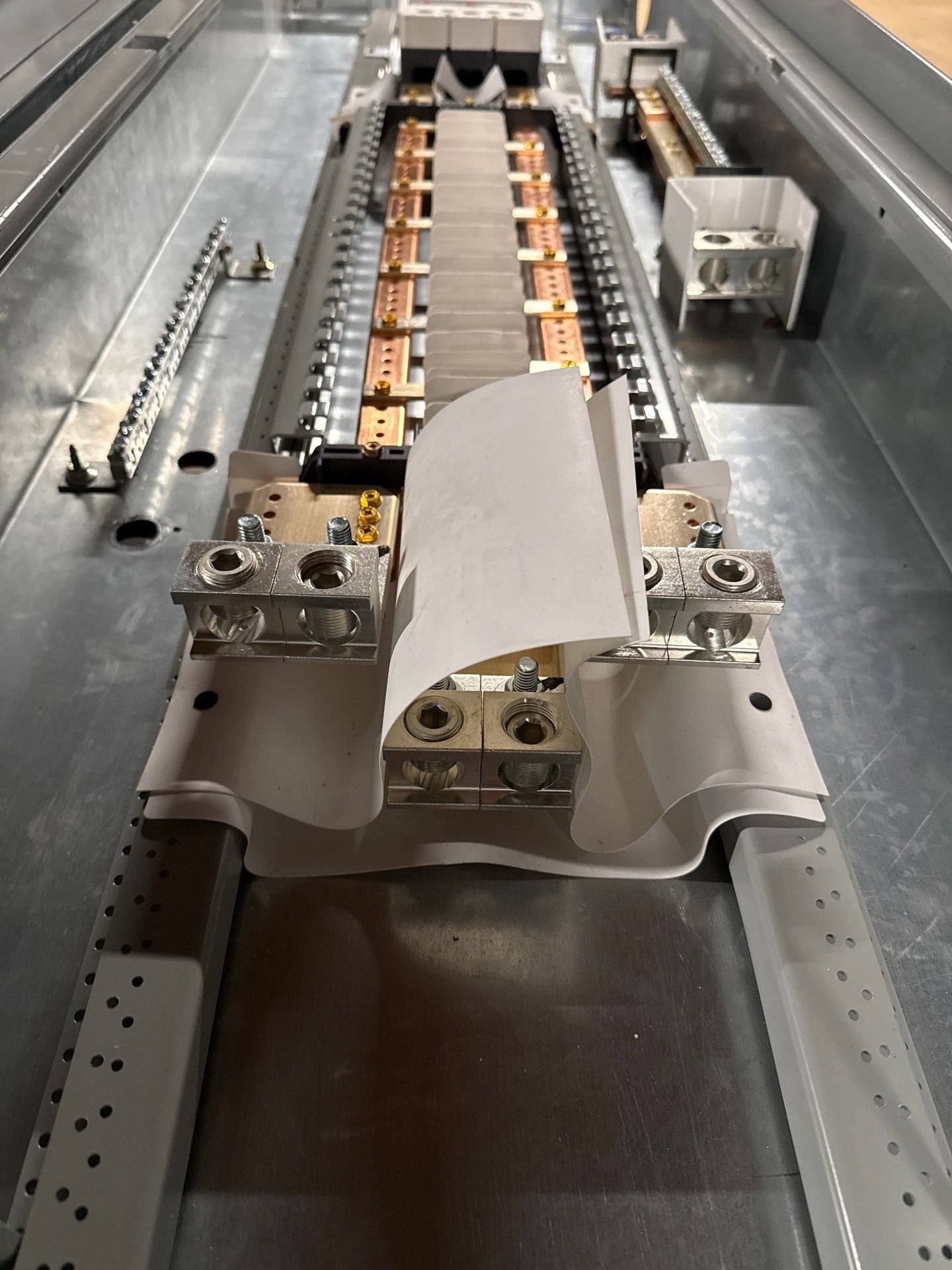 Eaton PRL1A Panelboard 300A 208/120V 3PH 4W MCB Panel 300 Amp DK3300 42 Cir Used