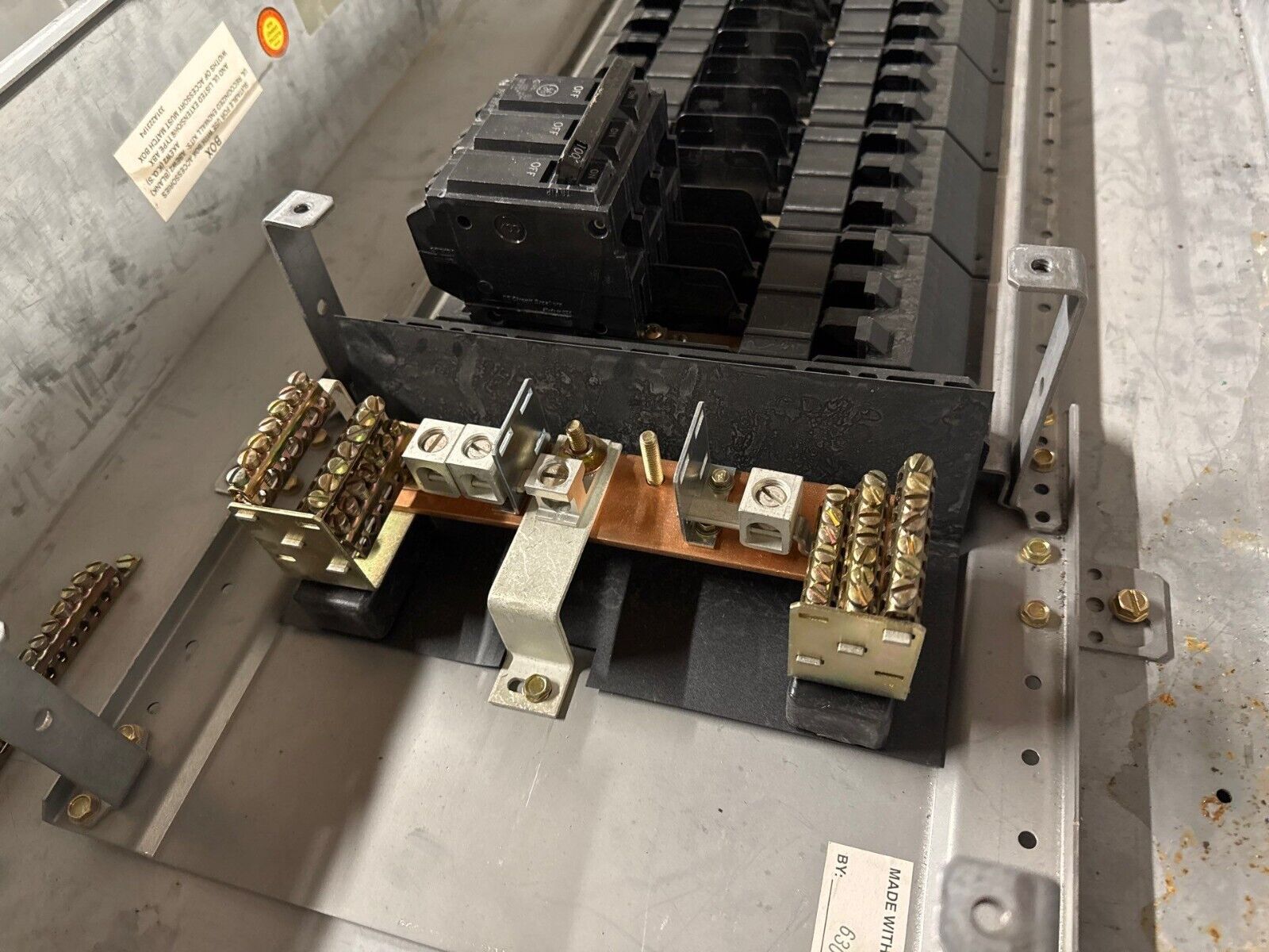 GE AQF3421ABX Panelboard 125A 208Y/120V 3PH 4W 42Space Main THQB32100 MCB Indoor P016 Used