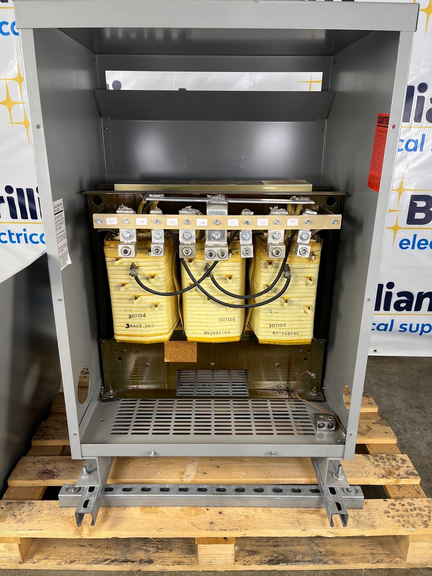 112.5kVA Siemens 3F3Y112 Transformer 3PH Pri 480V Sec 208/120V Indoor ST100 Used