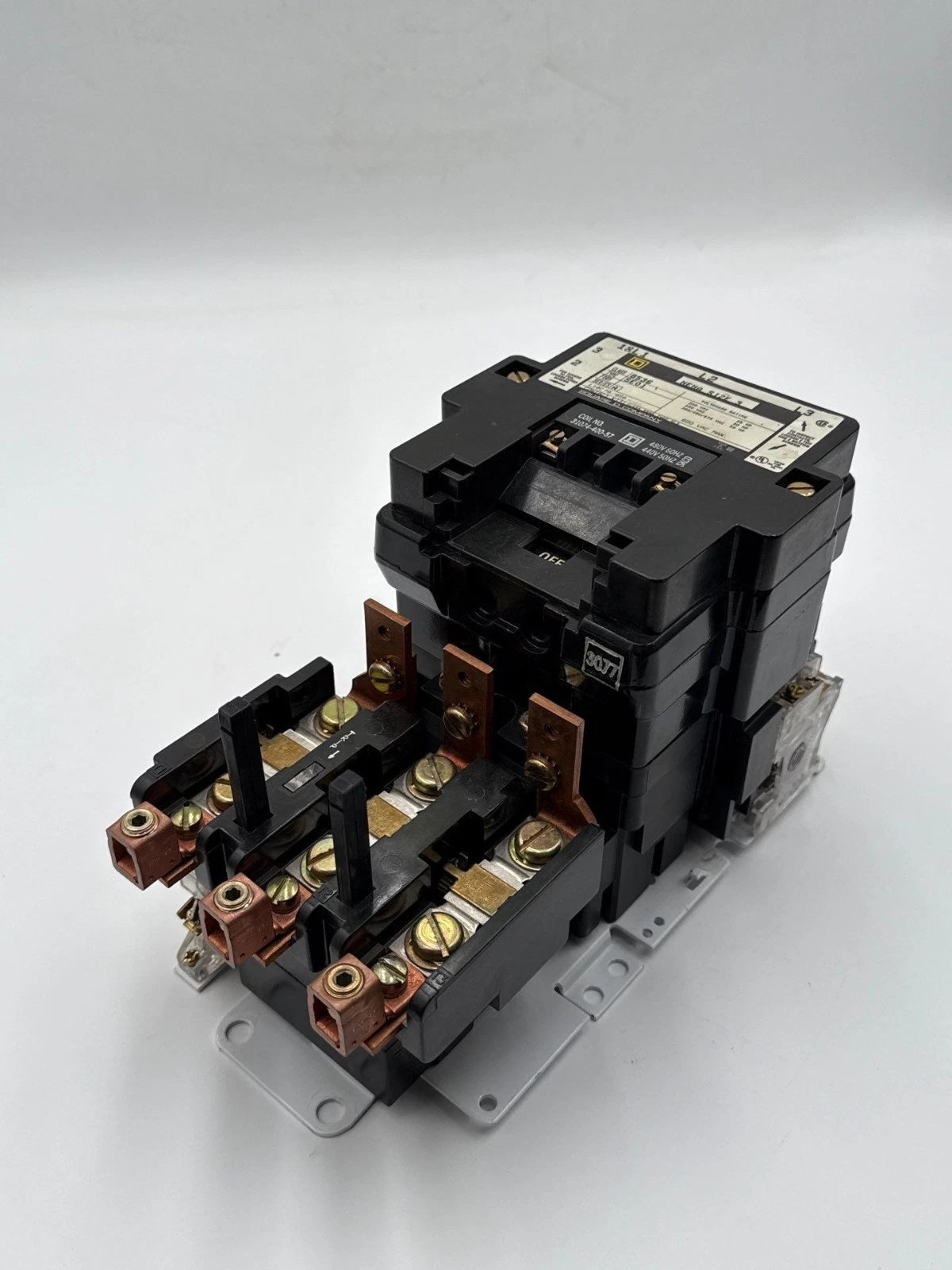 Square D 8536SE01S NEMA Size 3 Starter 90A 3P 600V 3PH 50HP Coil 440/480V Used