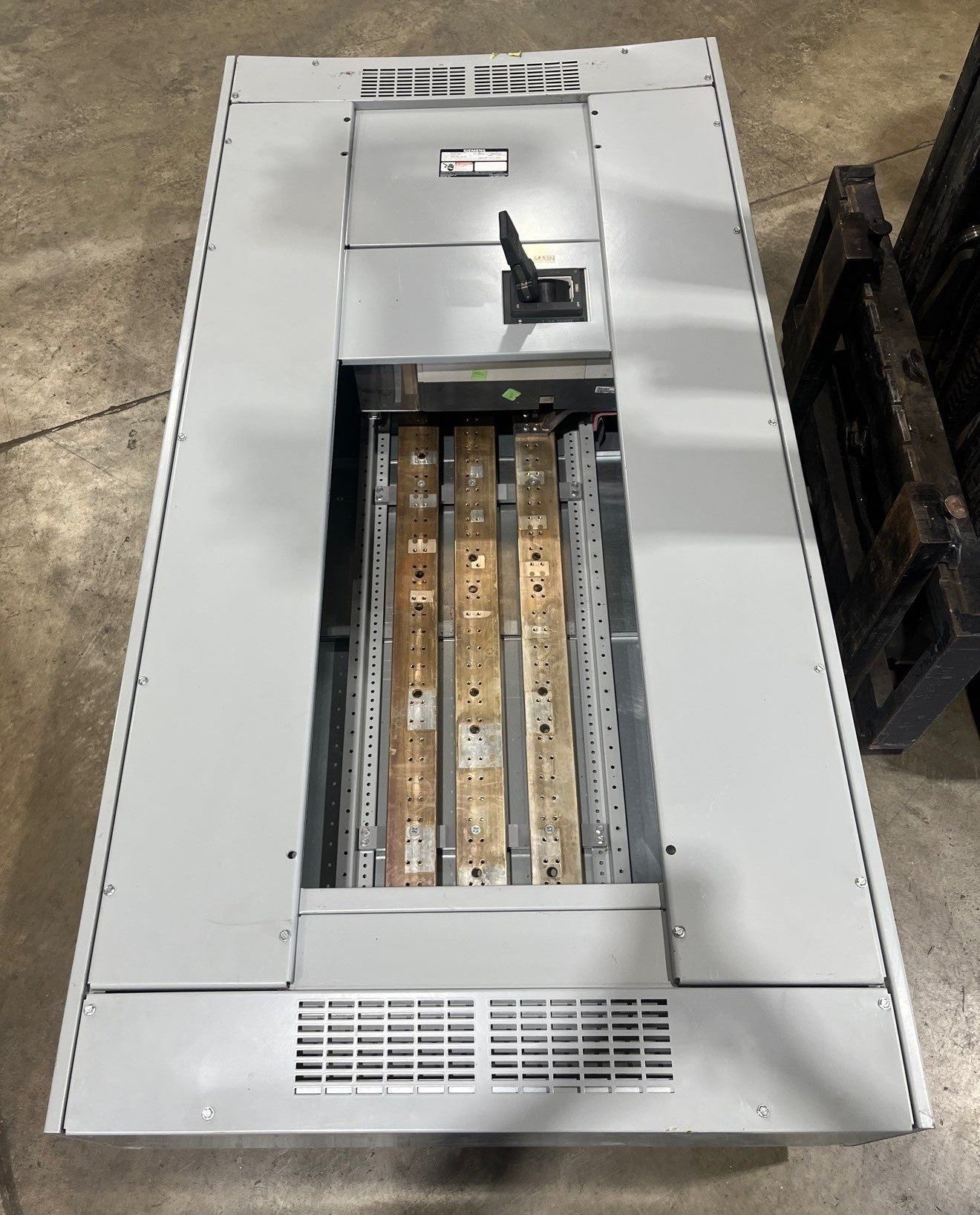 Siemens P5 Panelboard 1200A 208/120V 3PH 4W NNX3B100 1000 Amp MCB Panel Used