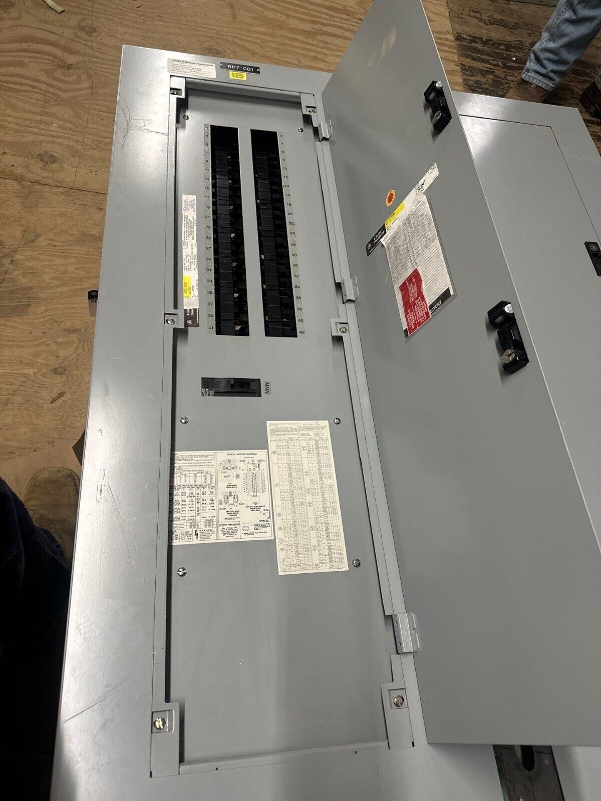 GE AQF3422ABX Panelboard 225A 208Y/120V 3PH 4W Indoor Encl 42 Circuit MCB AB55B P007 Used