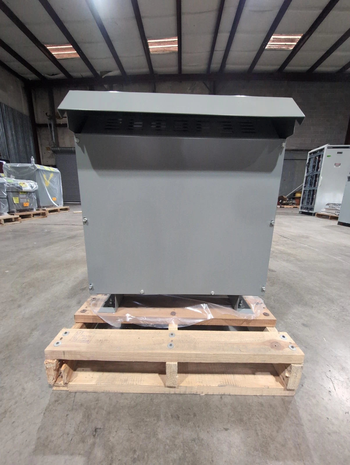 45KVA Siemens 3F3Y045D16 Transformer 3PH Pri 480V Sec 208/120V Outdoor 3R Encl New