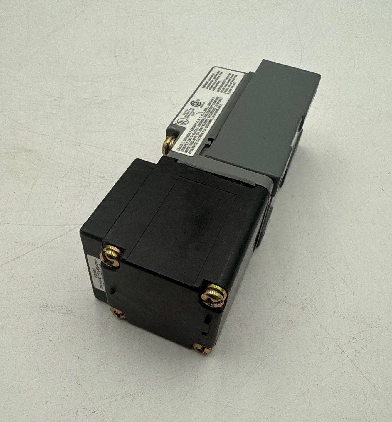 Cutler Hammer E51DEL Thru-Beam Head & Body Photoelectric Switch New