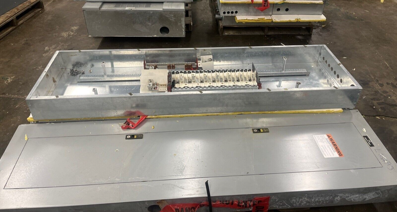 Cutler Hammer PRL2A Panelboard 400A 277/480V 3PH 4W Indoor Encl 42 Circuit MLO P581 Used