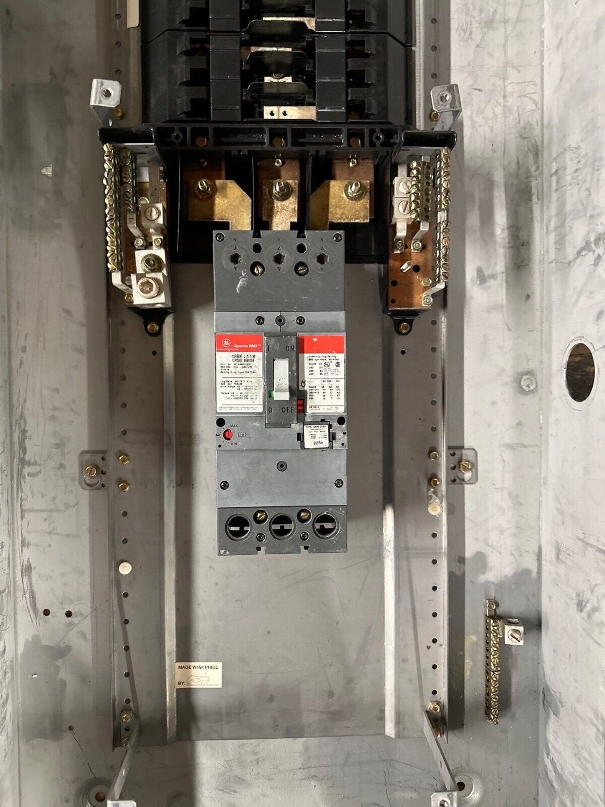 GE AEF3422DBX Panelboard 225A 480Y/277V 3PH 4W Indoor Encl 42 Circuit MCB AB55B P043 Used