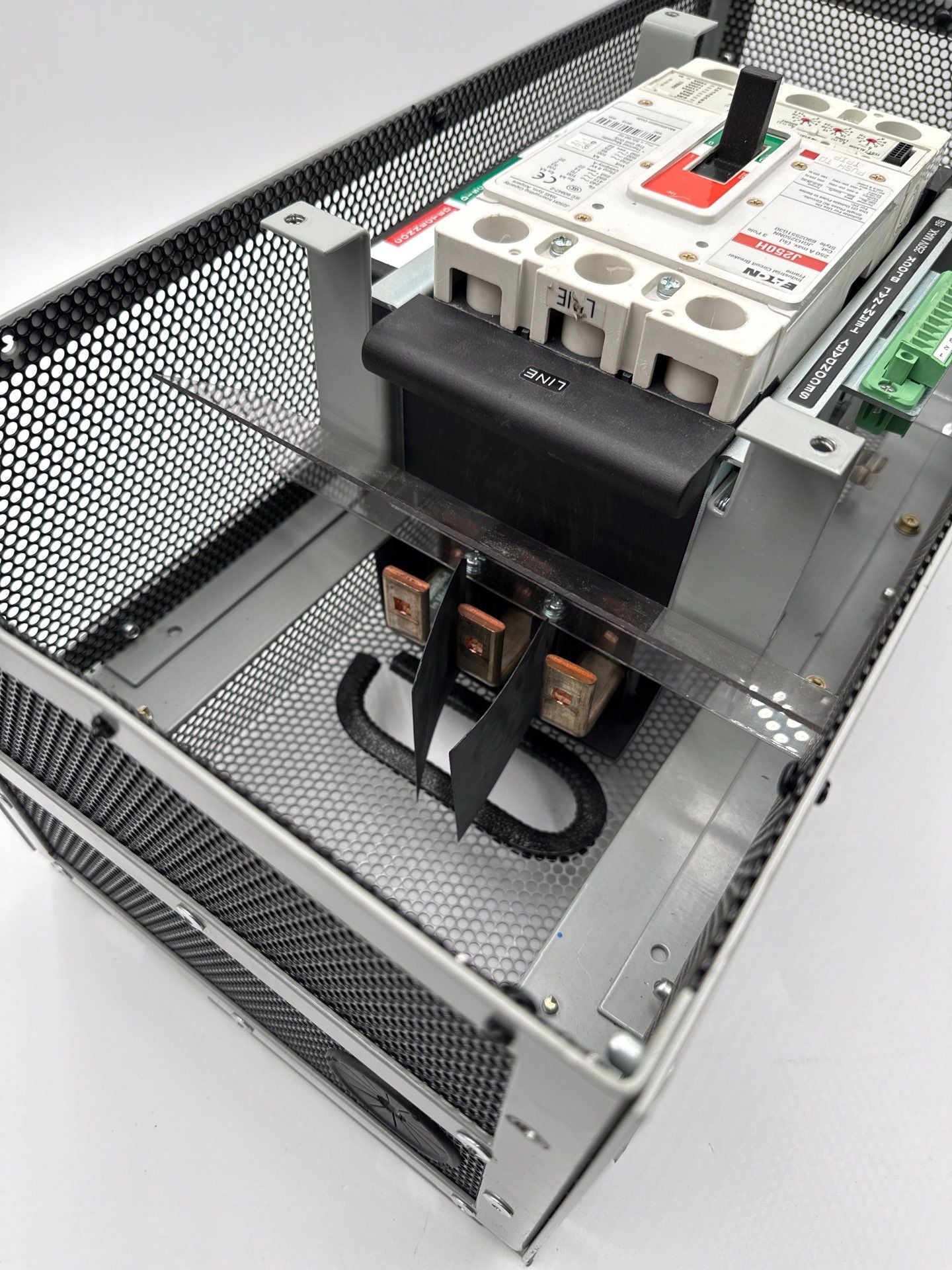 Eaton JG3DOM JGH3250NN JG Drawout Cassette Circuit Breaker 250A 3P 600V Used