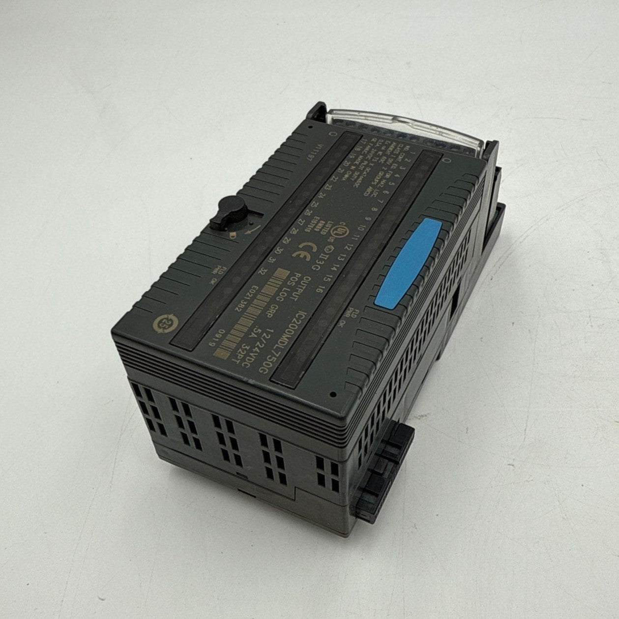 GE Fanuc IC200MDL750G VersaMax Output Module 0.5A 32 Point 12/24VDC Used