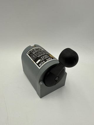 Square D 2601 AG2 Reversing Drum Switch 600V 2HP 3 Position 2601 Series New