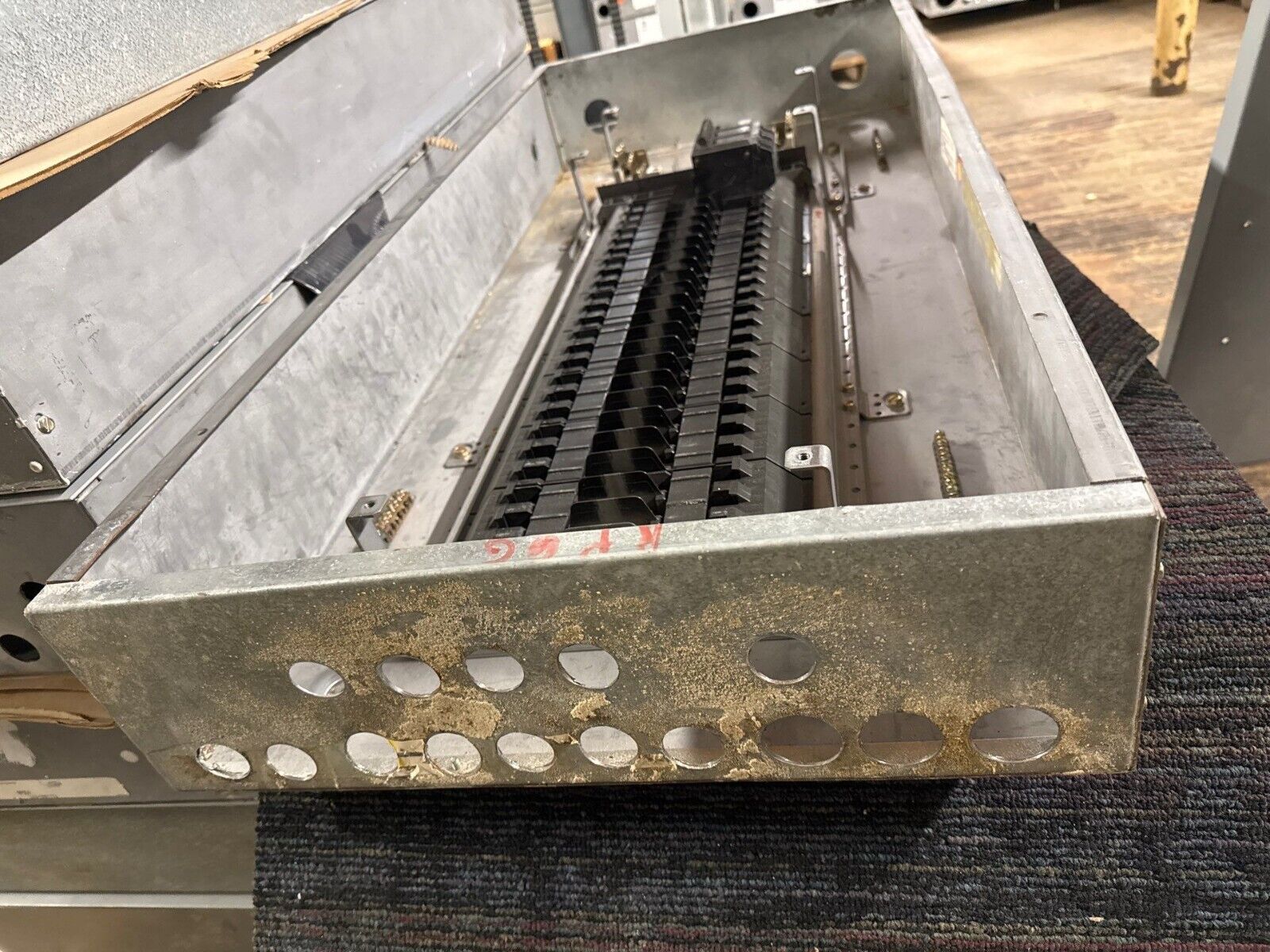 GE AQF3421ABX Panelboard 125A 208Y/120V 3PH 4W 42Space Main THQB32100 MCB Indoor P016 Used