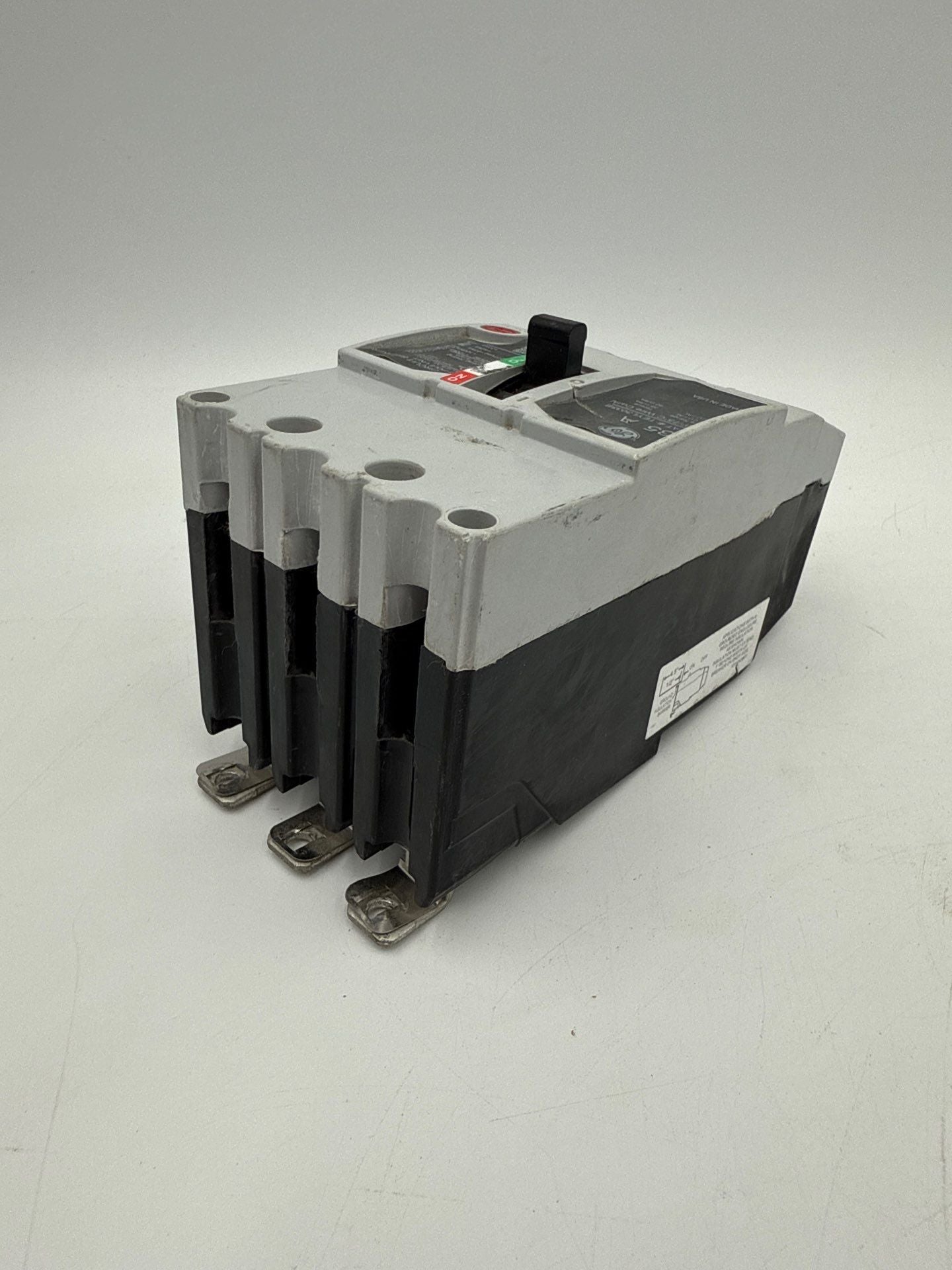 GE TEYL3035B Circuit Breaker 35A 3P 480/277V 3PH TEYL 35 Amp 3 Pole Bolt On Used