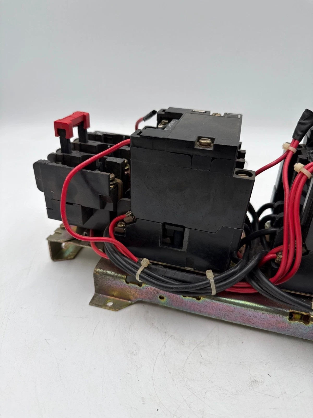 Square D 8736 SC07 Reversing Starter NEMA Size 1 27A 3P 600V 10HP Coil 110/120V Used