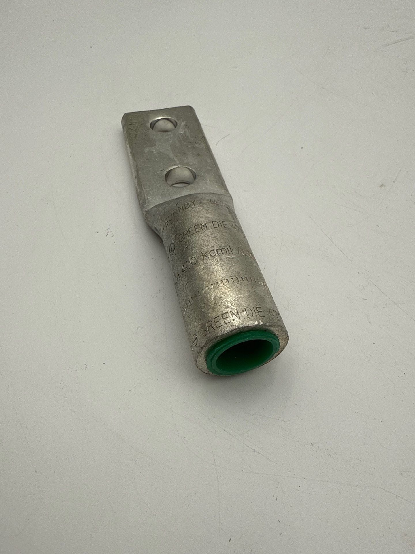 Burndy YA32A3 Compression Lug 2-Hole 400 kcmil Green Die 472 Stud 1/2 Inch New