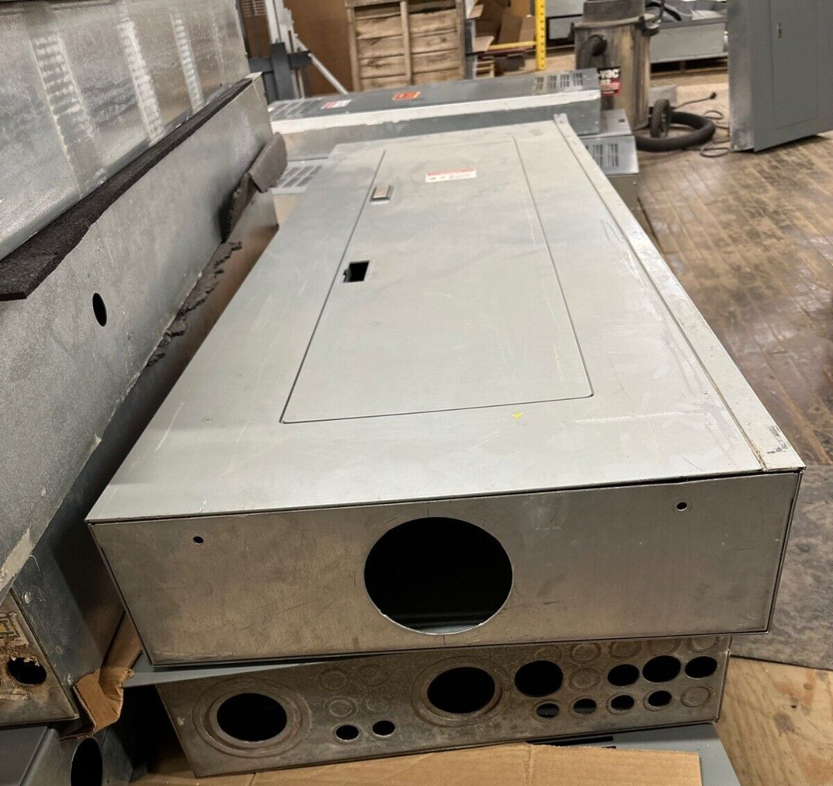 Eaton PRL1A Pow-R-Line Panelboard 400A 208Y/120V 3PH 4W MCB Indoor Encl 42 Cir P087 New