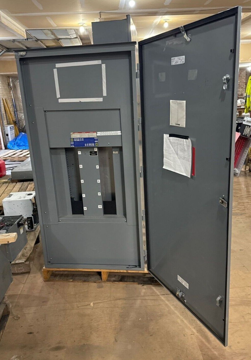 Square D HCM I-Line Panelboard 225A 480V 3PH 3W MCB 30 Circuit 3R Outdoor Encl P611 Used