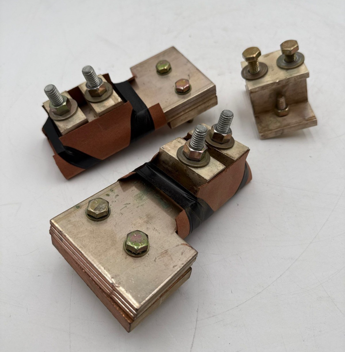 GE TJ4DPK Circuit Breaker Mounting Strap Kit 400A Max 600V Dual Twin BUS ONLY Used