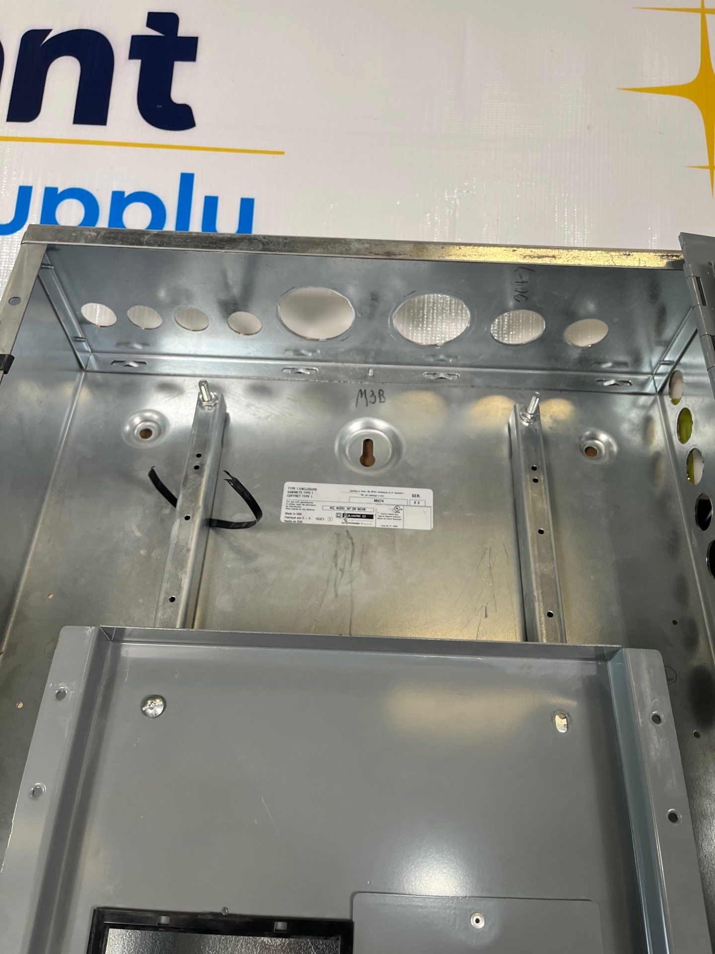 Square D NF Panelboard 400A 480/277V 3PH 4W 42Cir MLO Indoor Encl MH74 Used