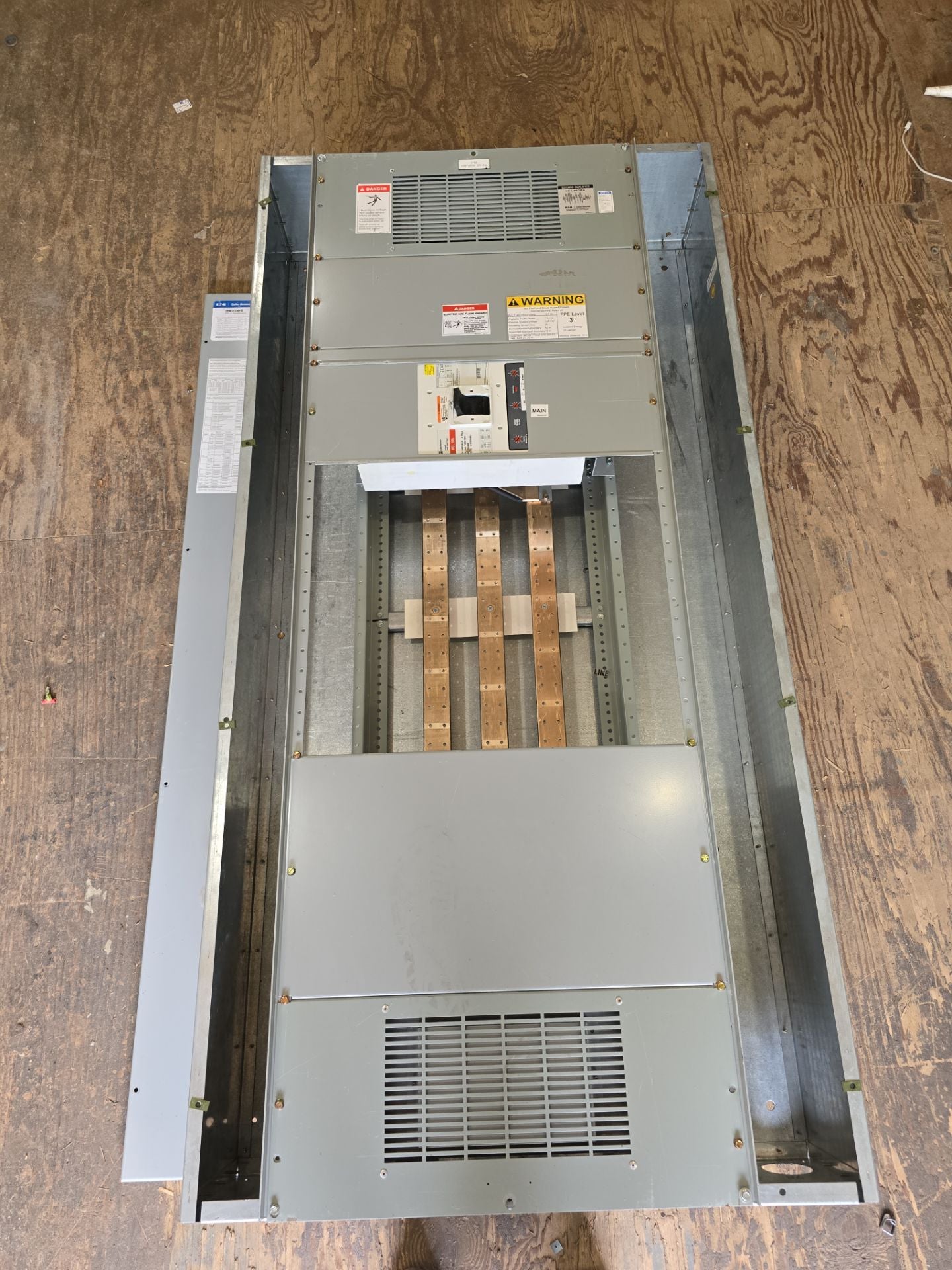 Eaton PRL4 Panelboard 800A 208/120V 3PH 4W MCB 800 Amp Panel MDL3800 BX3673 Used