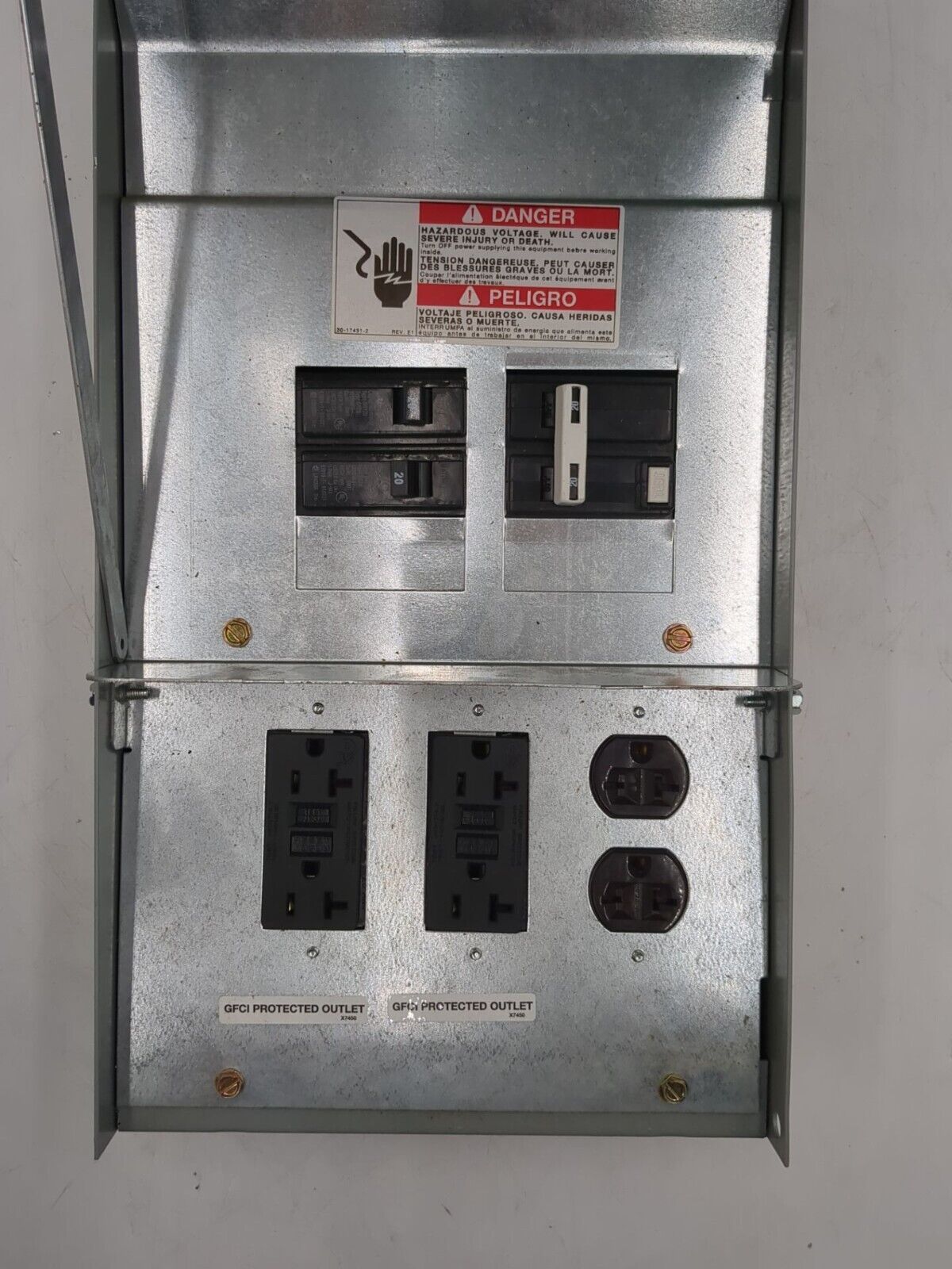 Eaton CHU7N7N5GS 125A Type 3R 120/240VAC Pedestal Mount Power Outlet Panel New