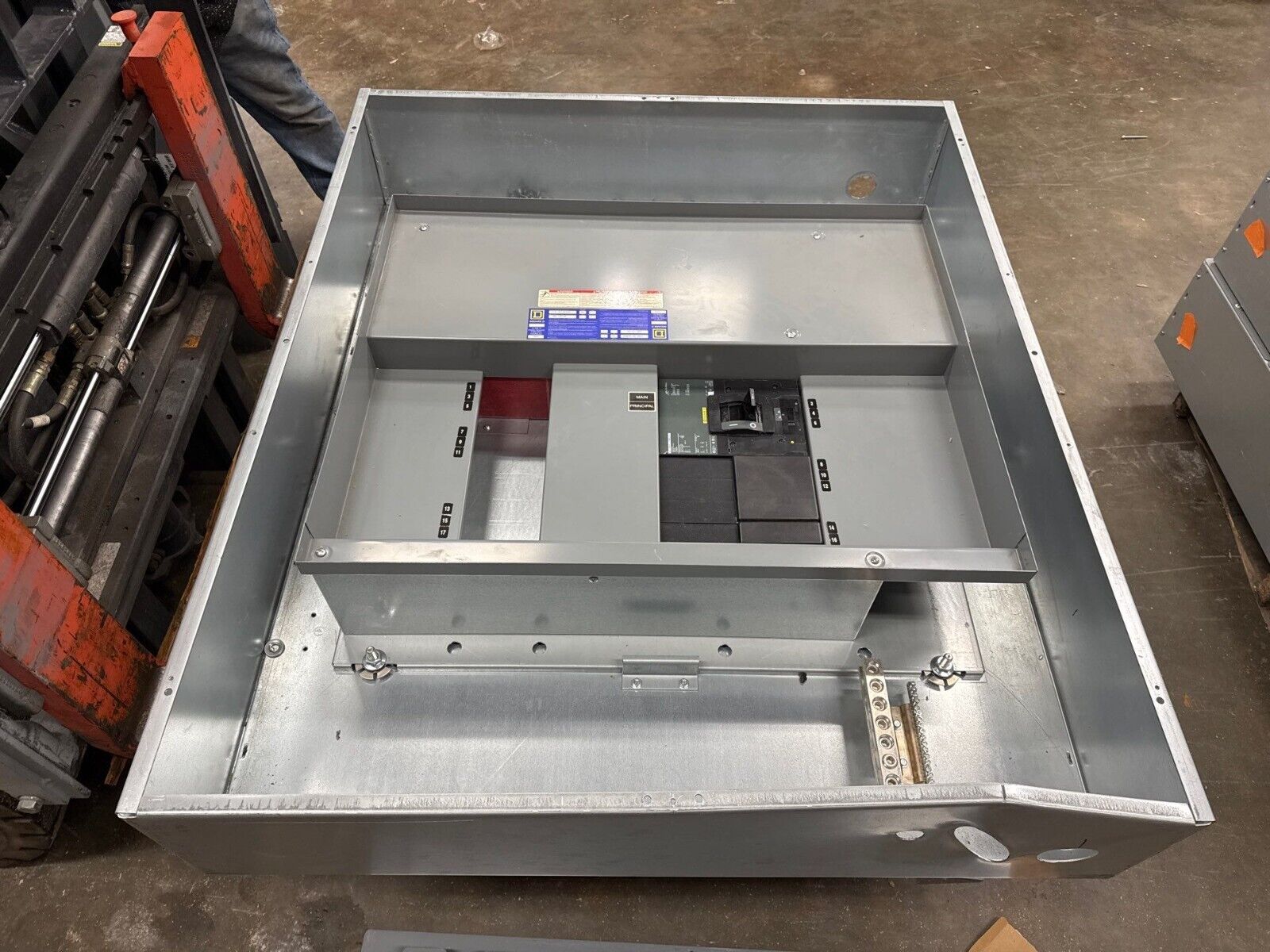 Square D I-Line Panelboard 300A 208/120V 3PH 4W 18 Cir Indoor Encl MCB LA36300 P439 Used