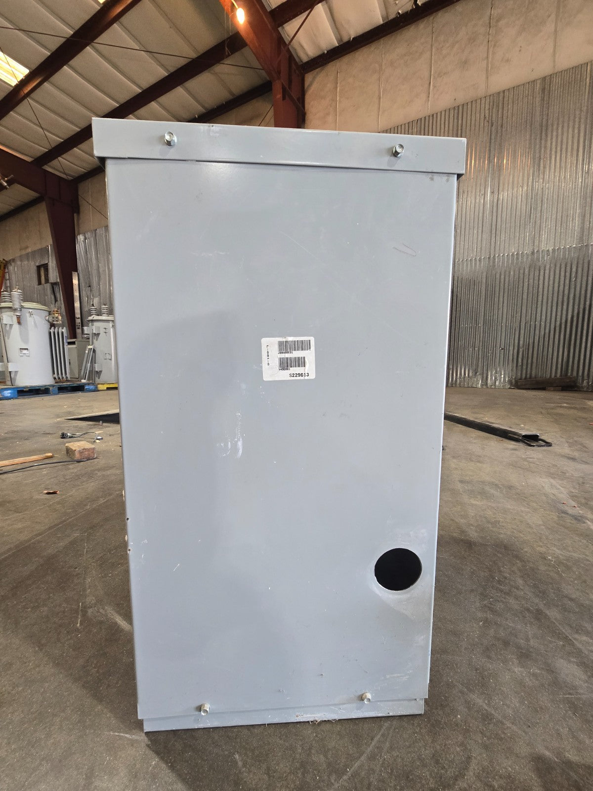 45KVA Eaton V48M28T45EE Transformer Pri 480V Sec 208/120V 3PH Indoor Encl DT-3 Used