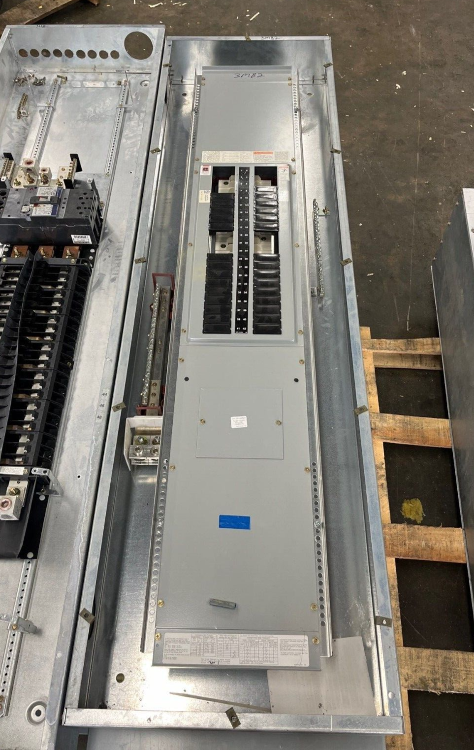 Cutler Hammer PRL2A Panelboard 400A 277/480V 3PH 4W Indoor Encl MLO 42 Circuit P587 Used