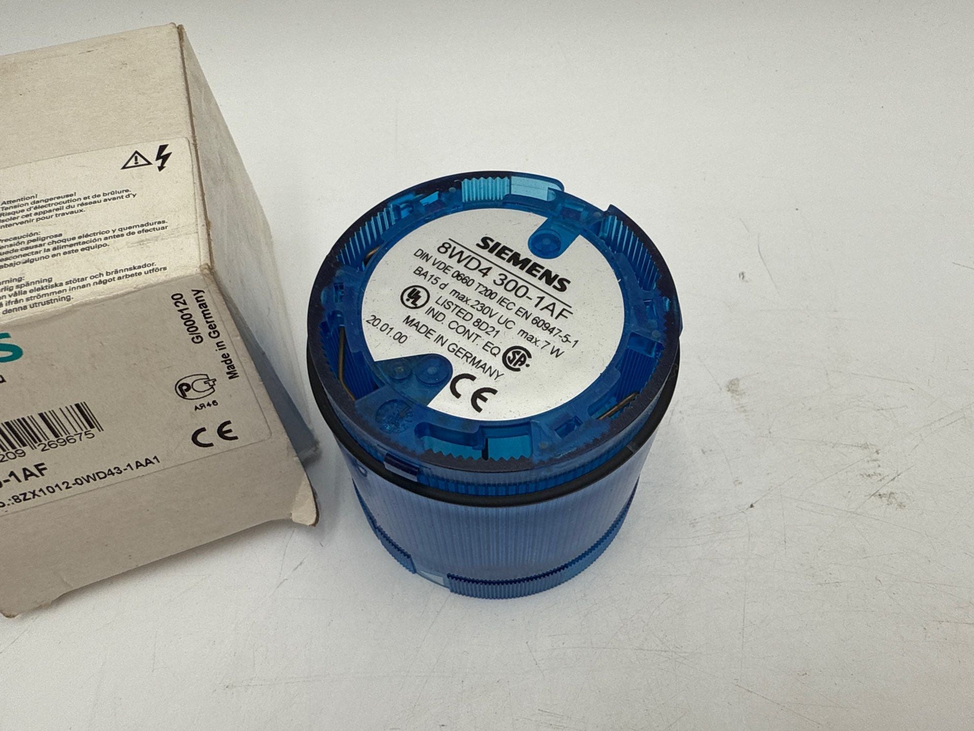 Siemens 8WD4300-1AF Blue Steady Light Element 70mm Dia IP54 BA15d Lamp Base New