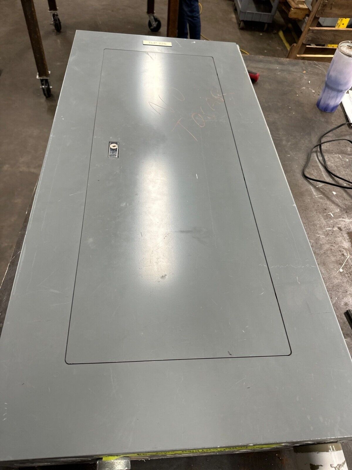 Square D NF Panelboard 250A 600Y/347V 3PH 4W 42 Circuit Indoor Encl MLO Main Lug P353 Used