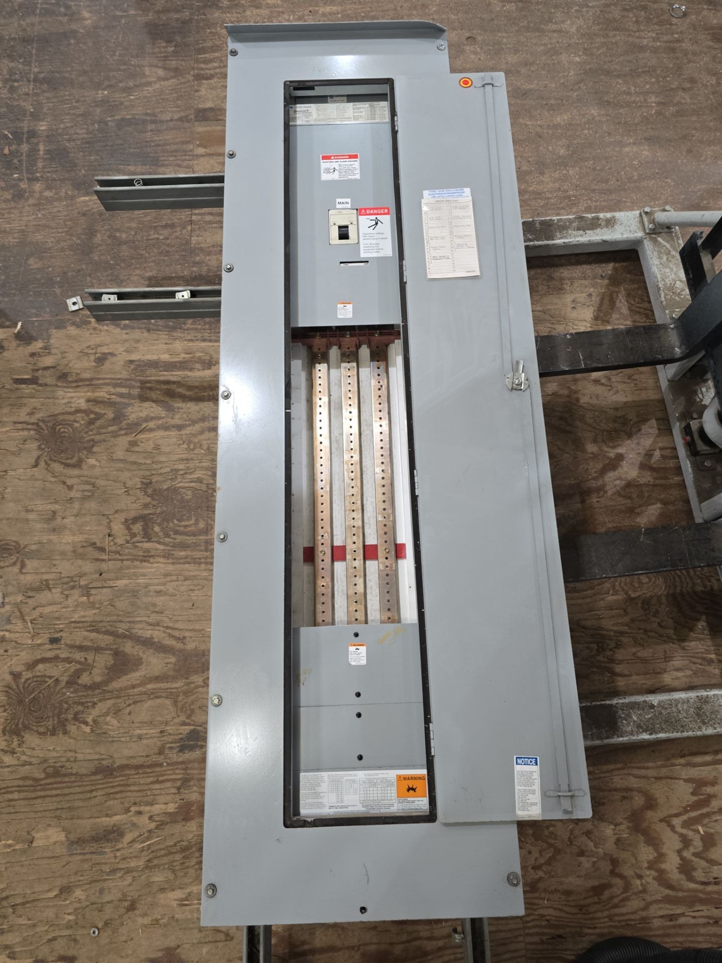 Eaton PRL3A Pow-R-Line Panelboard 400A 480V 3PH 3W MCB HKD 400 Amp Panel 3R Encl Used