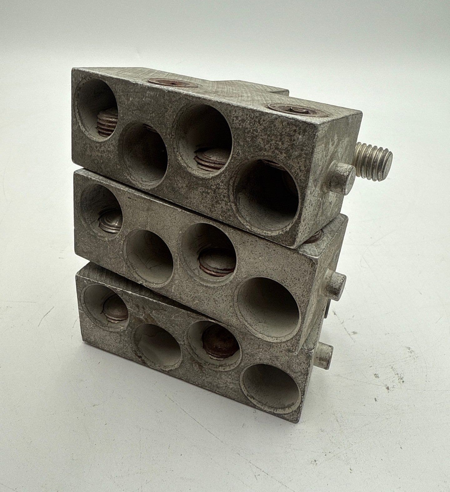 GE TCAL131 Lug Terminal 4 Barrel 250-500kcmil Al or 250-350kcmil CU 3PC Used