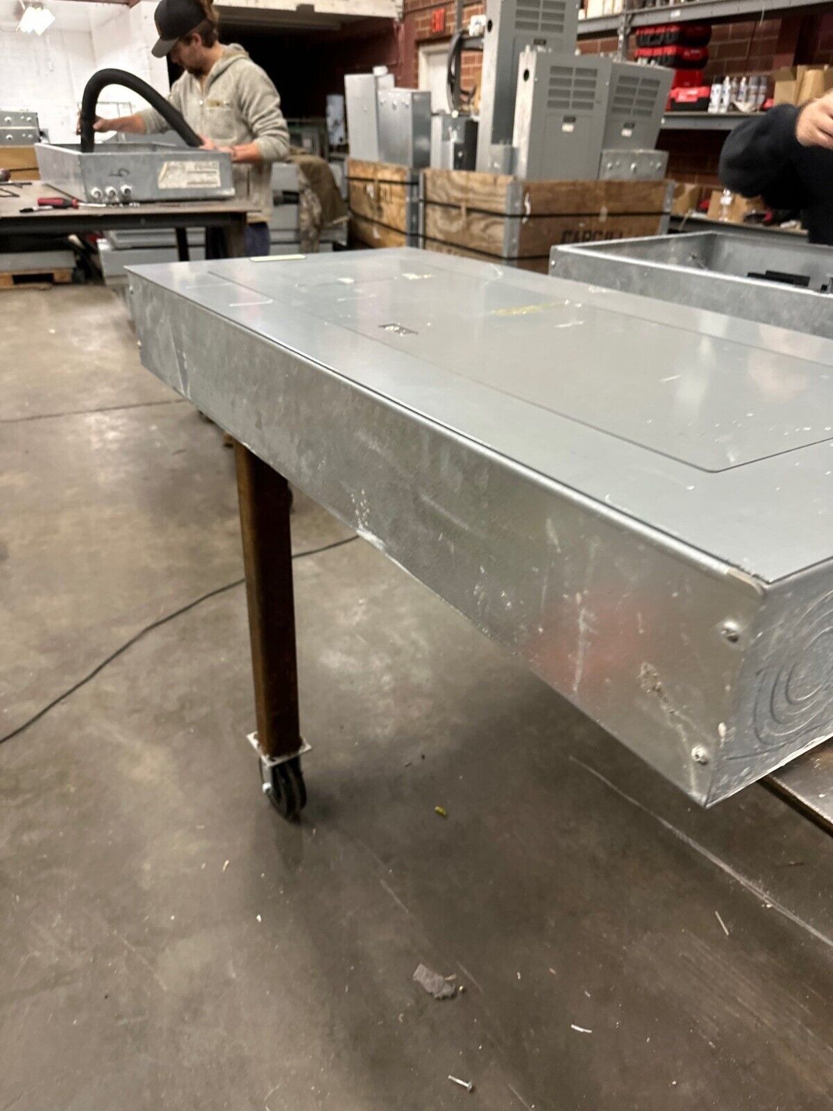 Square D NF Panelboard 250A 600Y/347V 3PH 4W 42 Circuit Indoor Encl Main Lug MLO P352 Used