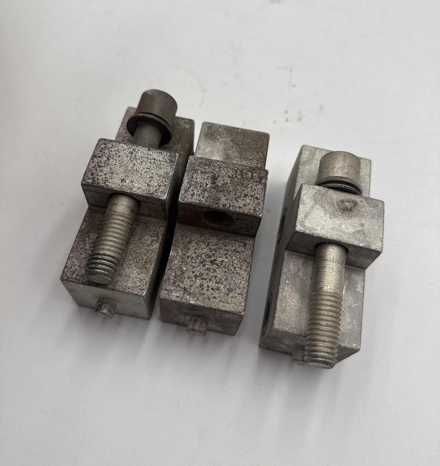 GE TCAL131 Lug Terminal 4 Barrel 250-500kcmil Al or 250-350kcmil CU 3PC Used