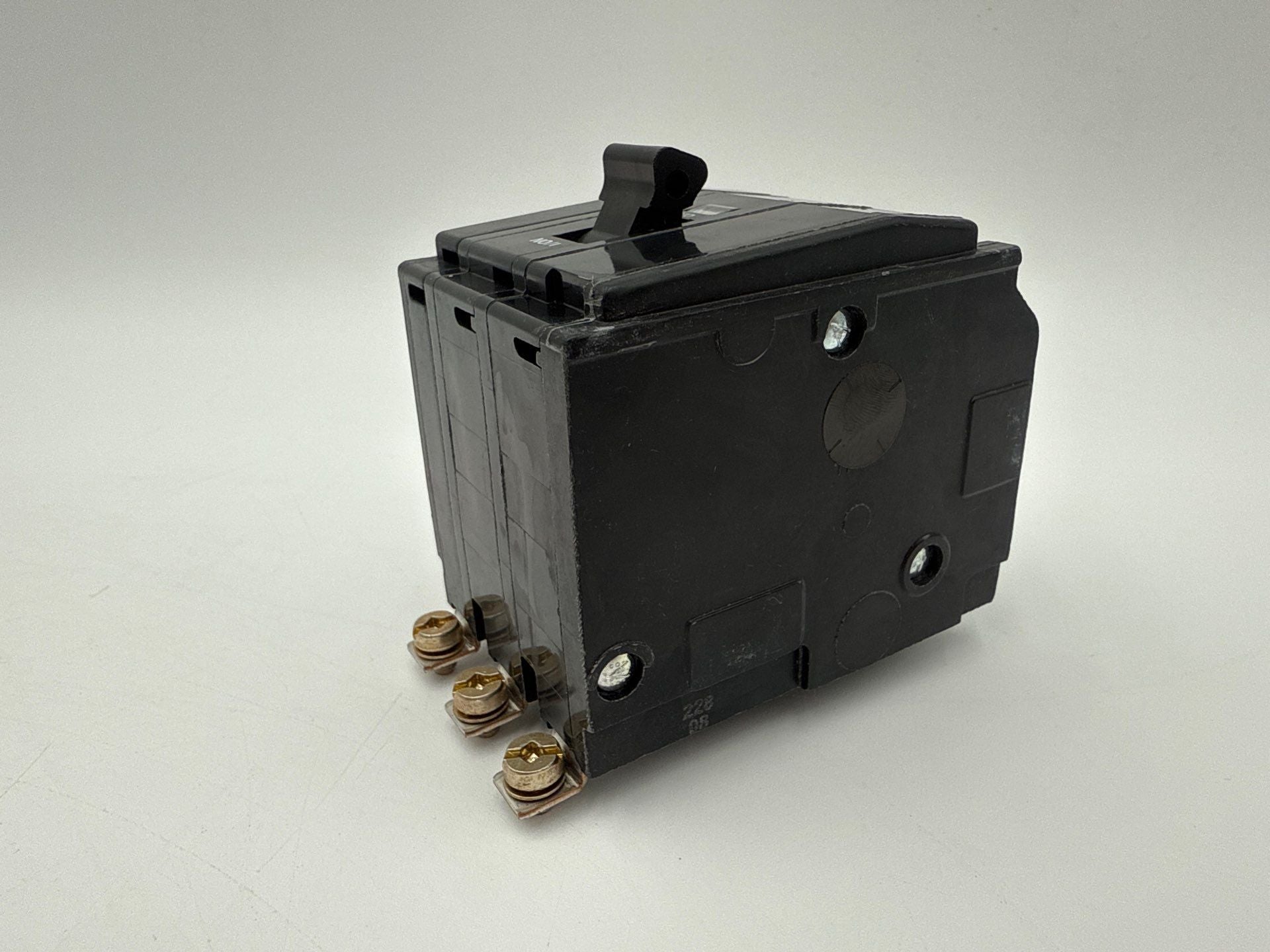 Square D QOB330VH Circuit Breaker 30A 3P 240V 22kA 30 Amp 3 Pole Bolt On New