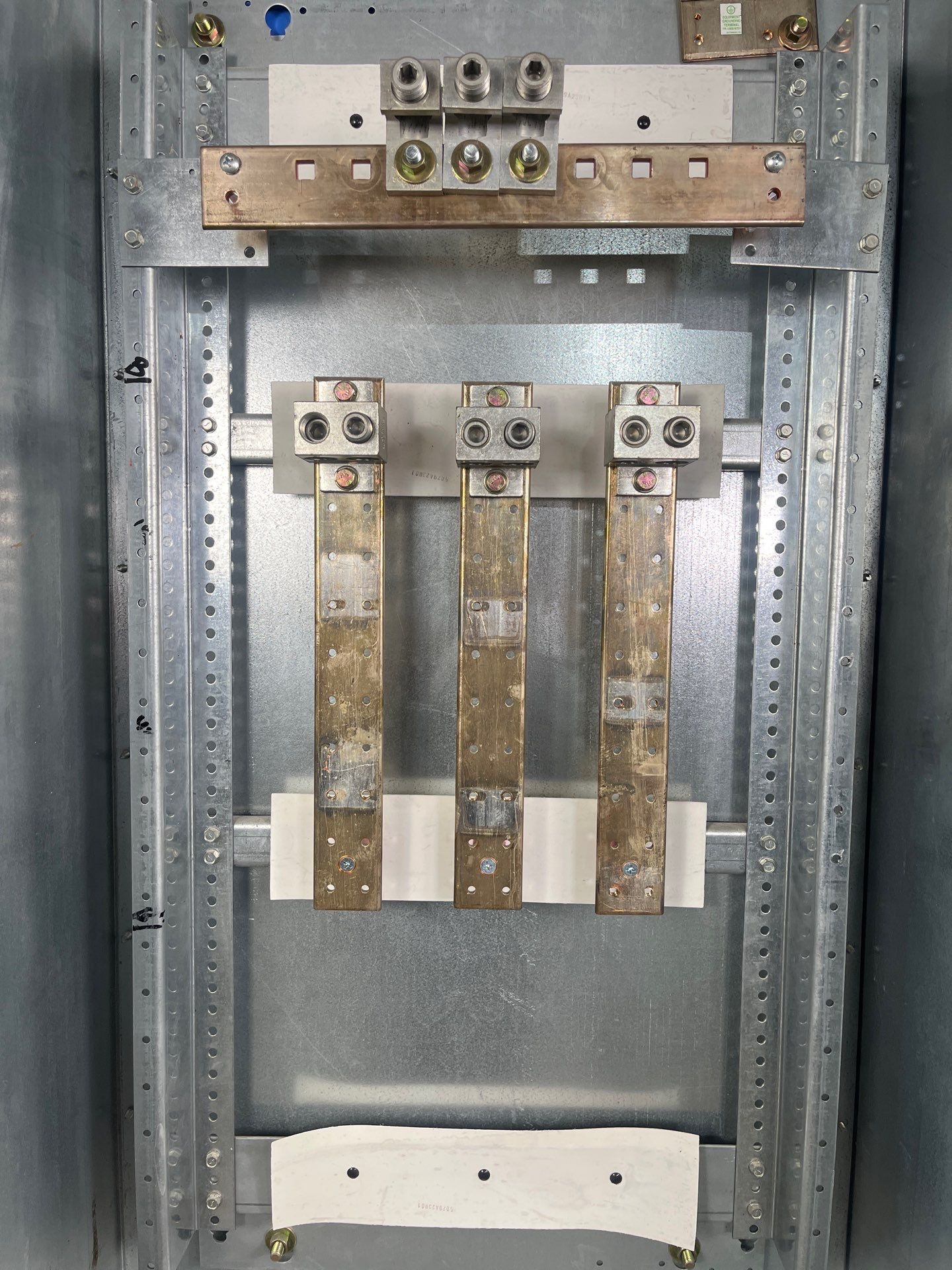 CH PRL4 Panelboard 400A 480/277V 3PH 4W MLO Indoor Encl BX2457 Box Used