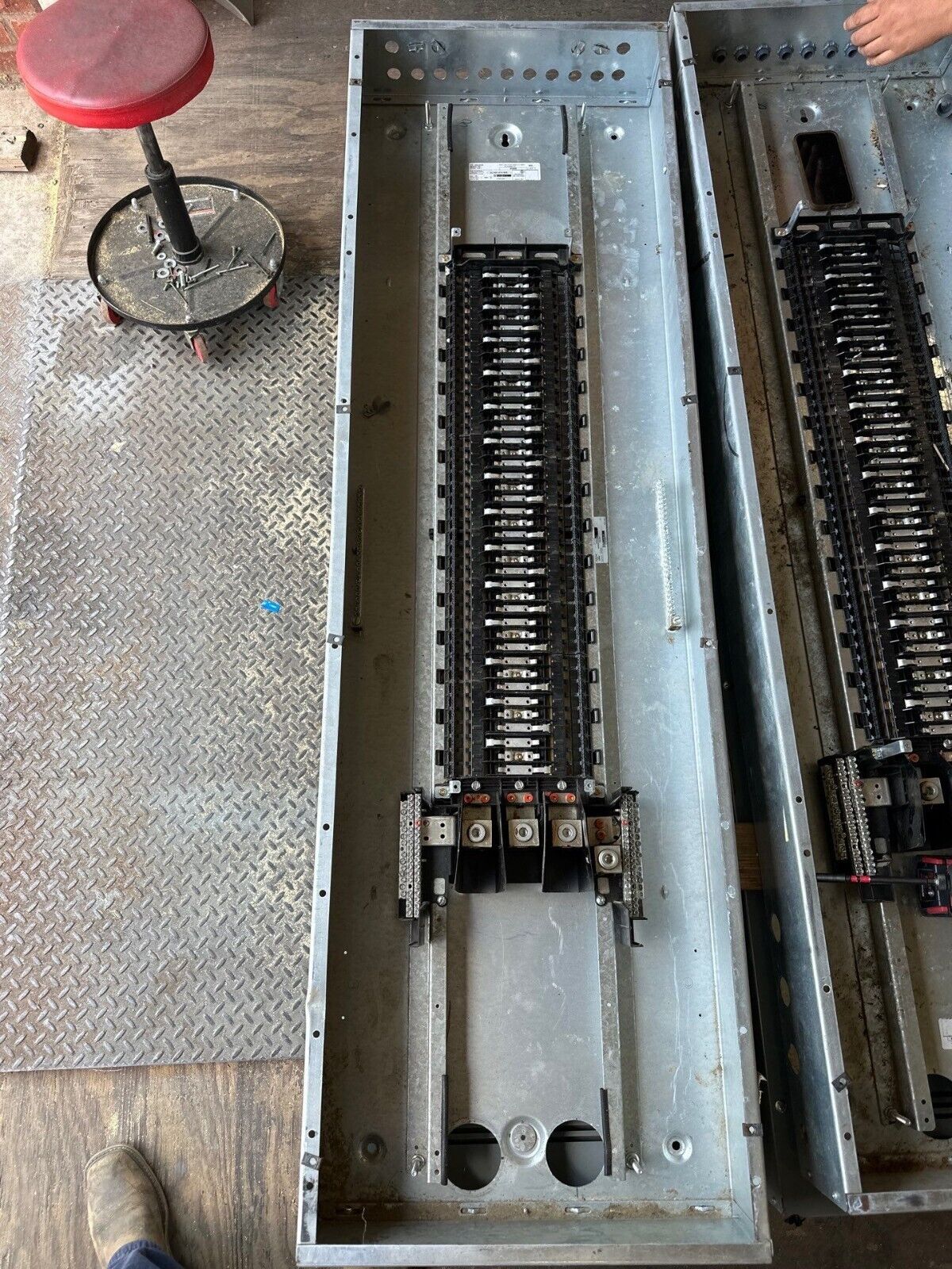 Square D NQ Panelboard 400A 208Y/120V 3PH 4W Indoor Encl 84 Circuit MLO Main Lug P522 Used