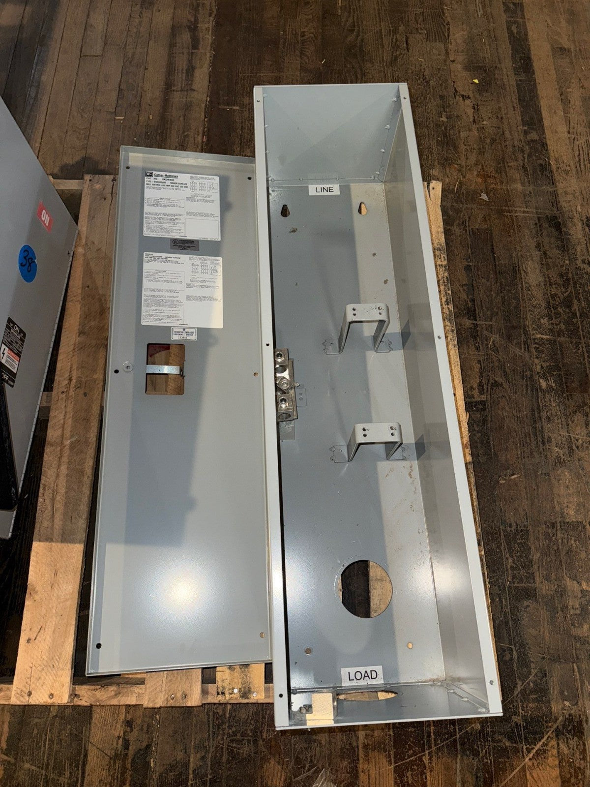 Cutler Hammer SKDN400 Circuit Breaker Enclosure 400A 600V HKD KD KDB DK Frame