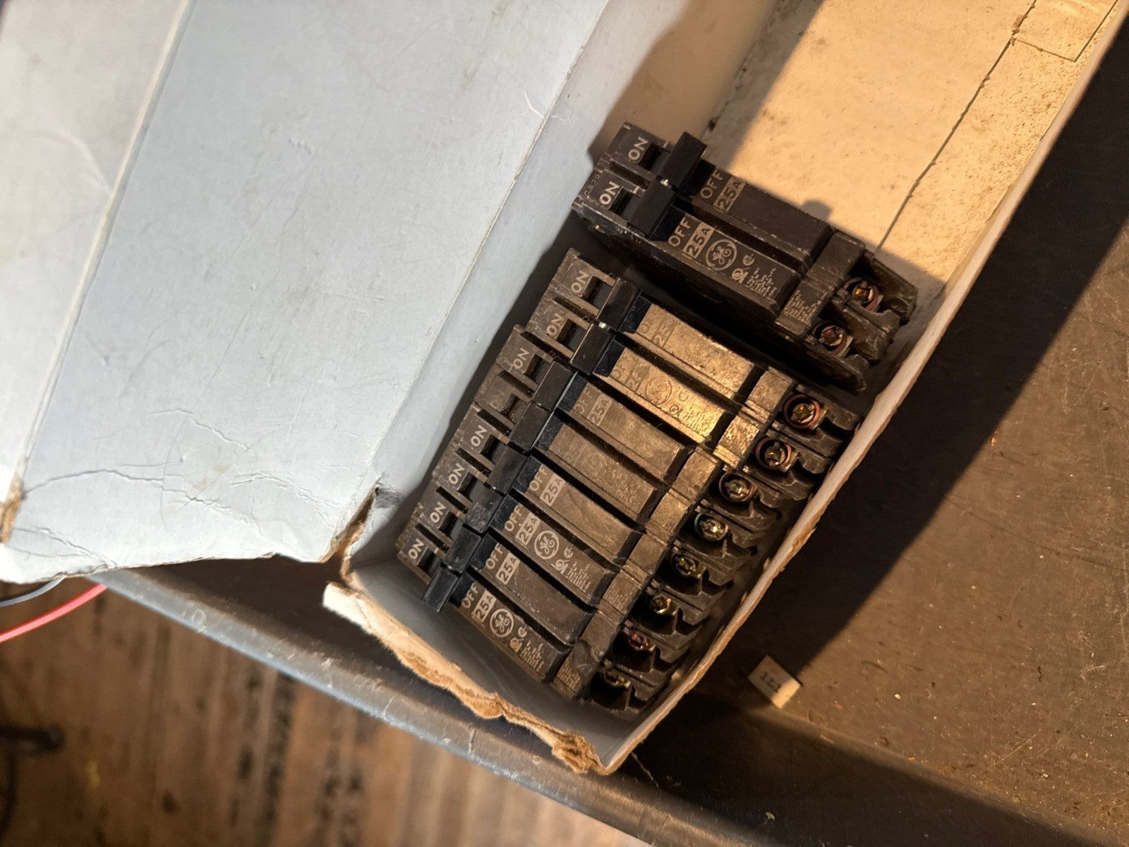 GE THQP225 Circuit Breaker 25A 2P 120/240V THQP 25 Amp 2 Pole Plug On New