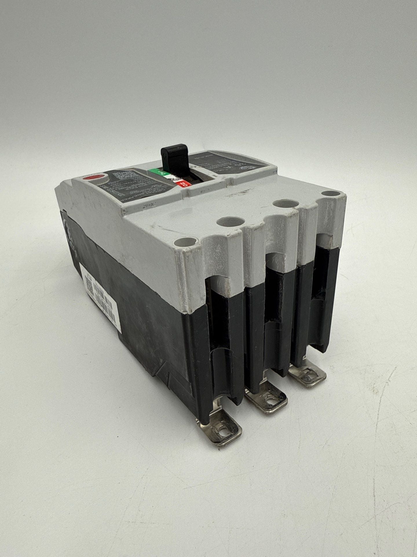 GE TEYL3035B Circuit Breaker 35A 3P 480/277V 3PH TEYL 35 Amp 3 Pole Bolt On Used