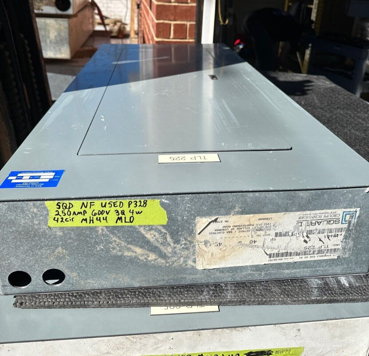 Square D NF Panelboard 250A 600Y/347V 3PH 4W Indoor Encl Main Lug 42 Circuit MLO P328 Used