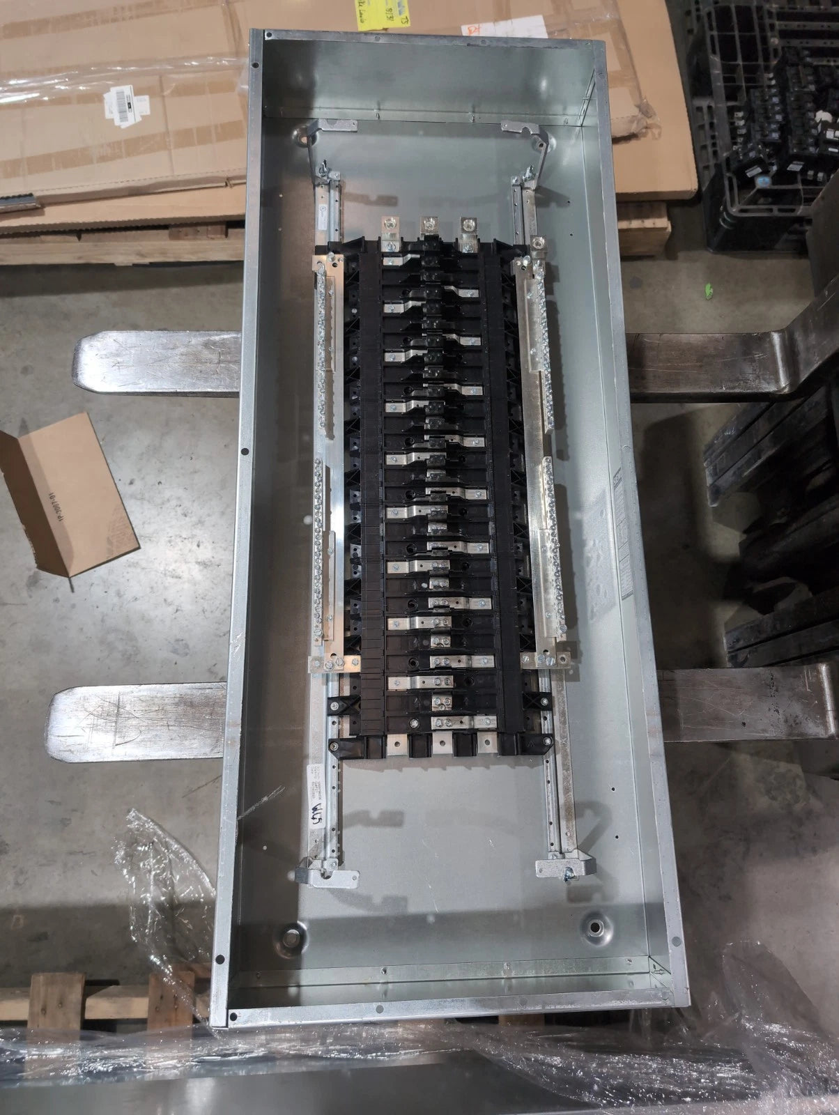 Siemens P1 Panelboard 250A 480/277V 3PH MLO Panel 250 Amp 54 Cir P1E54ML250ATST New