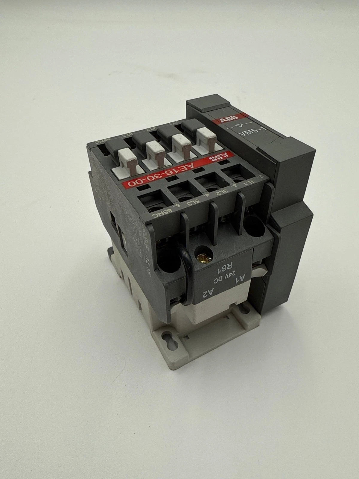 ABB AE16-30-00 Contactor 30A 3P 600V 3PH 15HP Coil 24VDC DIN Rail Used