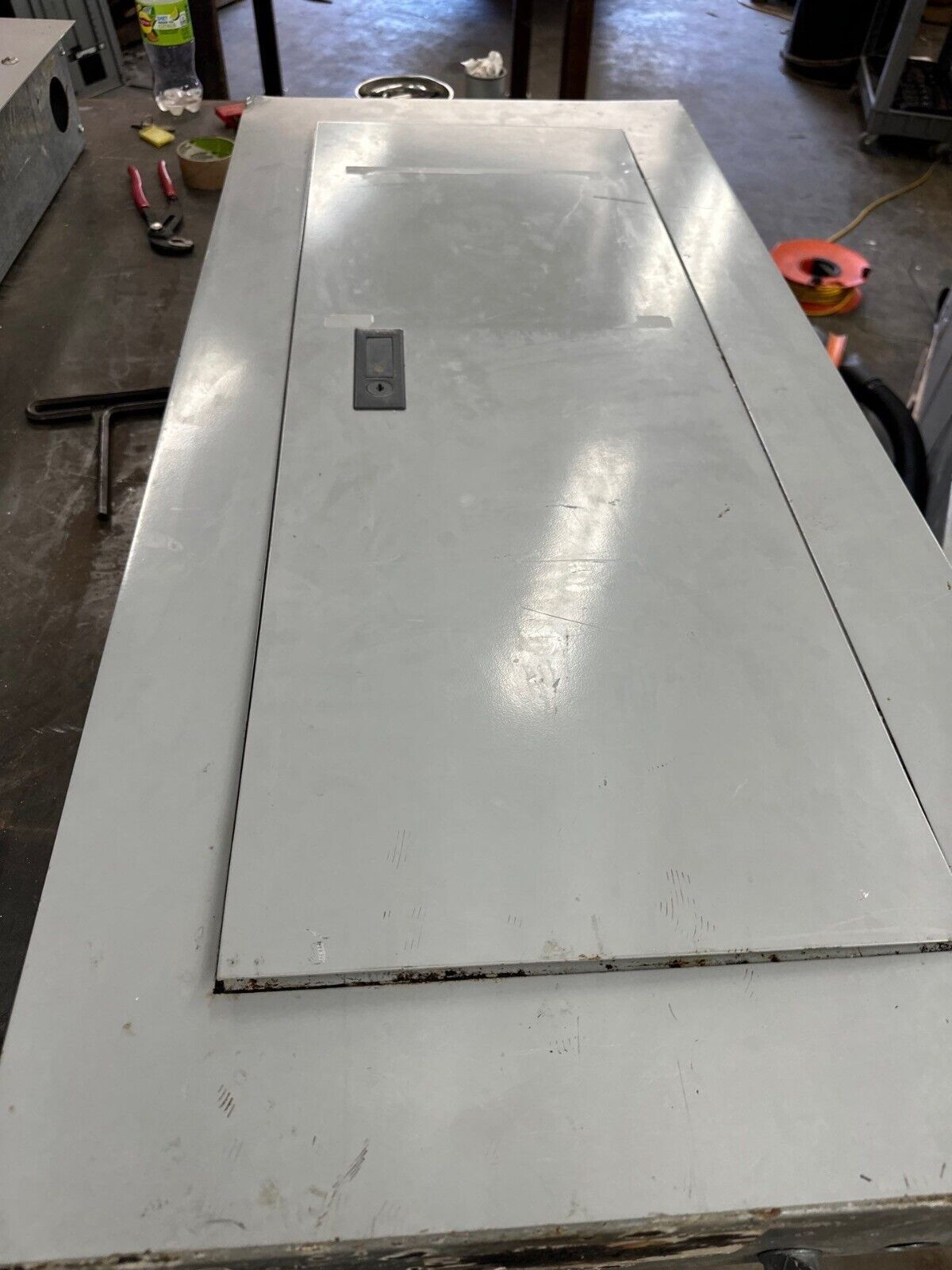 Siemens I2E42MC250C S2 Panelboard 250A 480/277V 3PH 4W Indoor Encl FXD63B200 P393 Used