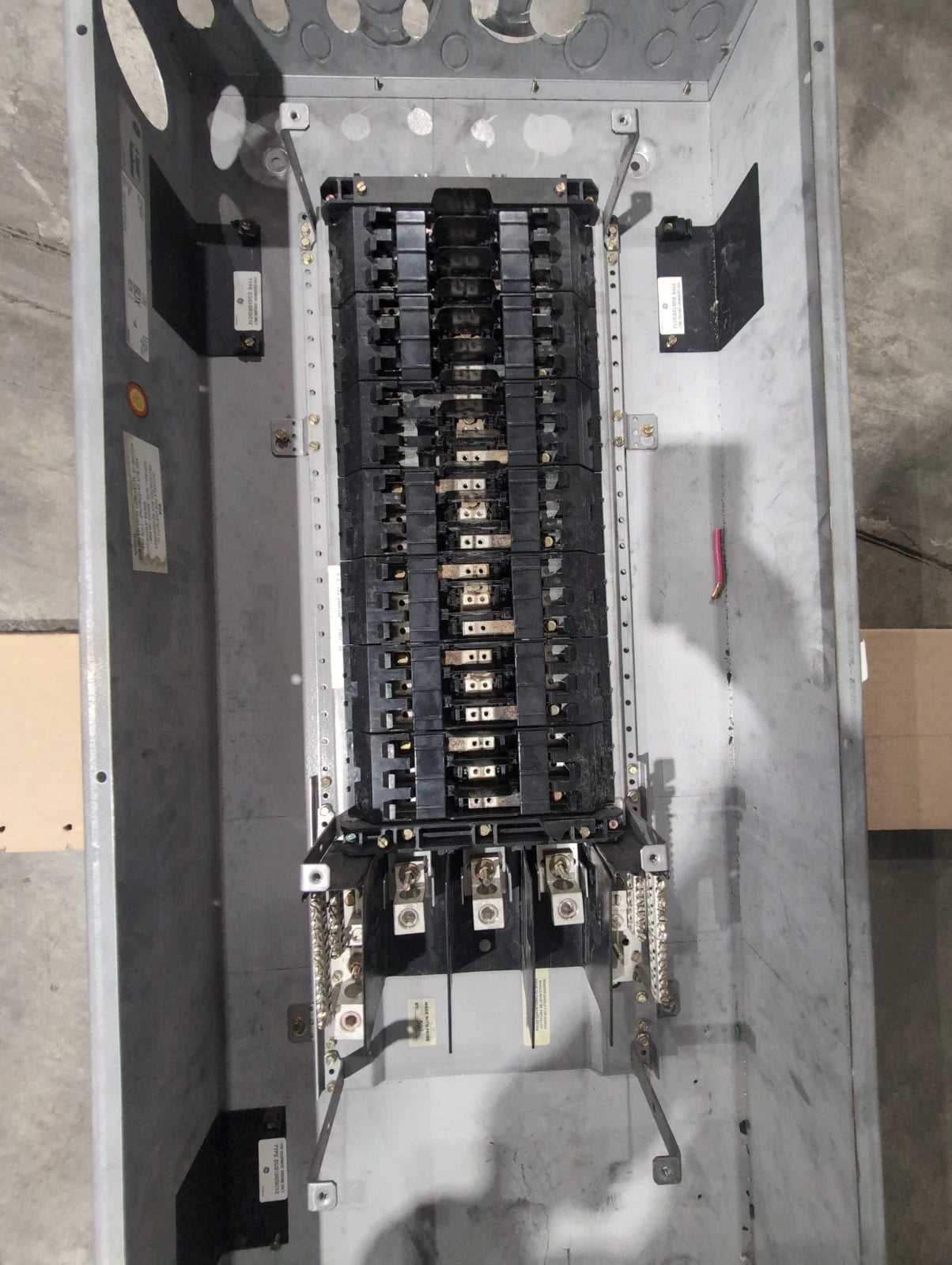 GE AQF3422MB Panelboard 225A 208/120V 3PH 4W 42 Cir MLO Panel 225 Amp AB49B Used